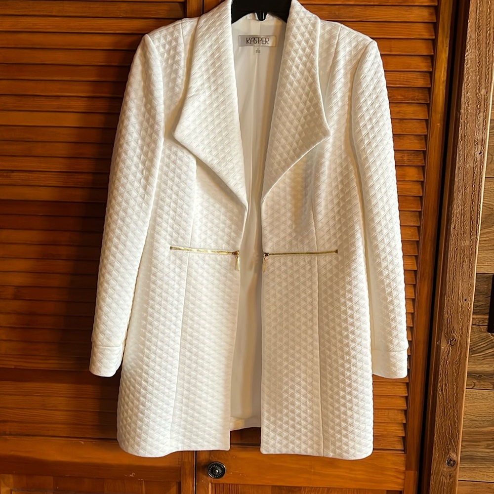 Kasper while quilted jacket, size 6